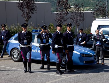 Η ιταλική αστυνομία εμπόδισε μετανάστες να περάσουν τα γαλλικά σύνορα